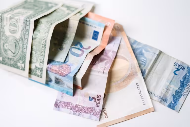 Convertir livre sterling en euros : comprendre les taux de change en 2026